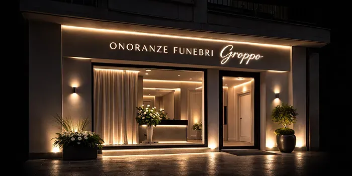 Esterno illuminato della nuova Casa Funeraria Groppo a Solbiate Olona