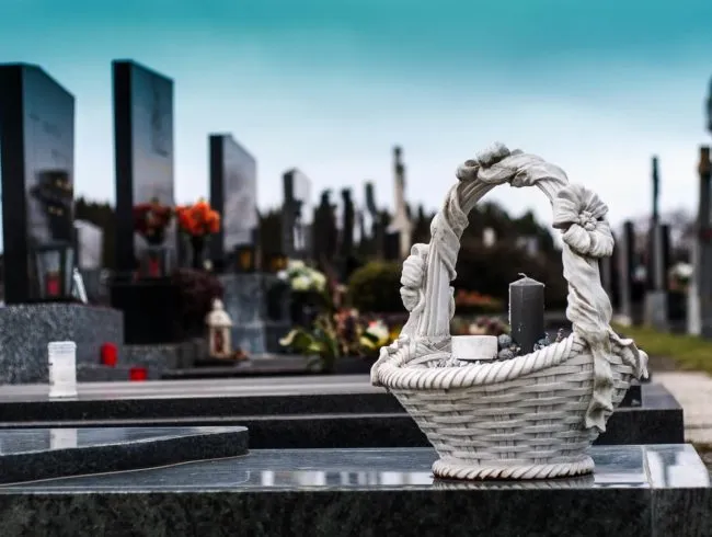 Cimitero e loculi per funerali tradizionali